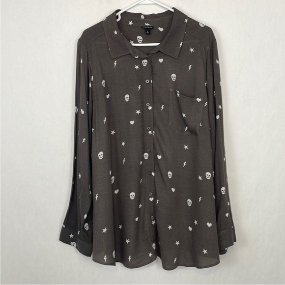 Torrid Dark Gray Lizzie Button Down Blouse with Skulls, Hearts, Stars. Size 3X. - Picture 2 of 12
